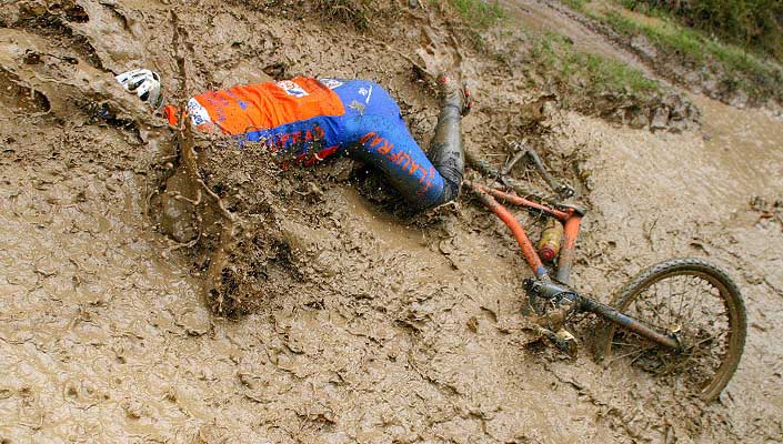 mountain-bike-rider-crashes-full-body-into-mud-bath